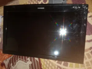 شاشه 43طاحت وكفت لبيع