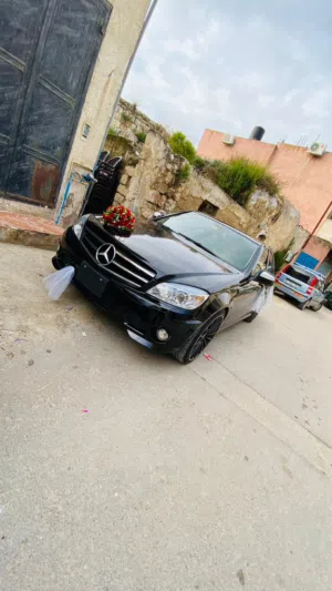 مرسيدس c200 2009 ترخيص 12 فل اضافات عدا فتحة  موتور 1800ccبنزين  تعديل خارجي كامل AMG