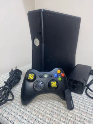 جهاز xbox360 نظييف مهكر وفبه العاب