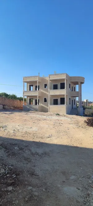 فيلا عظم مستقلة مع قطعة ارض