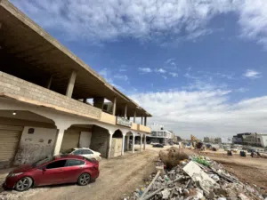 مبنى تجاري عظم للايجار 600 متر طريق النهر مقابل الحور للتسوق