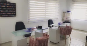 طاولات منيكير فاخرة مع أدراج تخزين