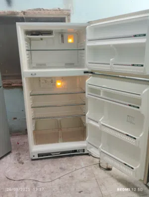 نبيع ثلاجه ناشونال حجم كبير بحاله ممتازه مع التوصيل والكفاله