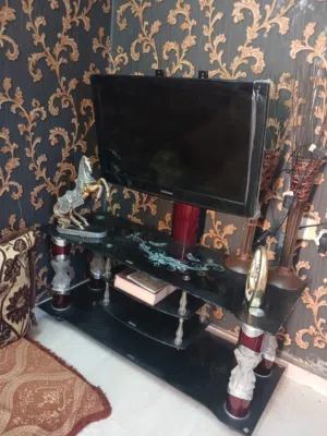 تسريحه وتلفاز عادي للبيع ب35 ريال