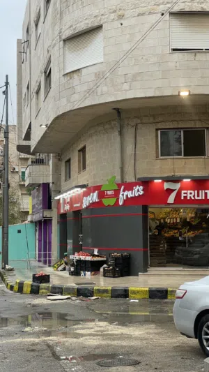 محل للبيع خضار. فواكة موقع حيوي يصلح مطعم مخبز ملحمة كوفي هاوس صالون عياده او اي نشاط