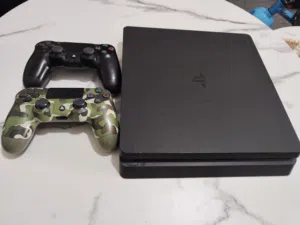 Play Station 4 Slim .. بلاي ستيشن PS4  نوعه Sony