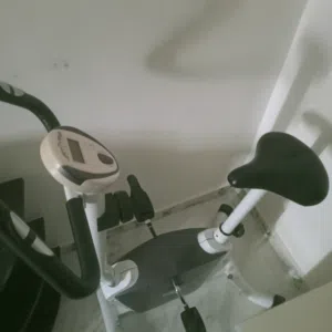 عجلة رياضيه بحالة ممتازة لم تستعمل سوى شهر واحد