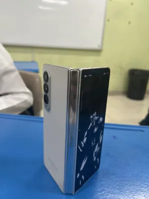 Samsung Galaxy Z Fold 4 512 GB in Jeddah