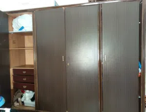 خزانة بحالة جيدة للبيع