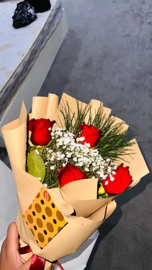 موظفه مكتب عقار 