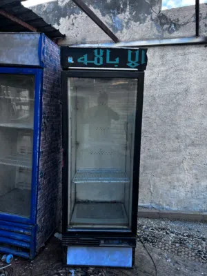يوجد ثلاجات عرض وا ثلاجات منزلي