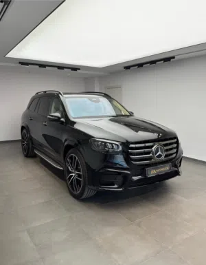 SUV Mercedes Benz in Cairo