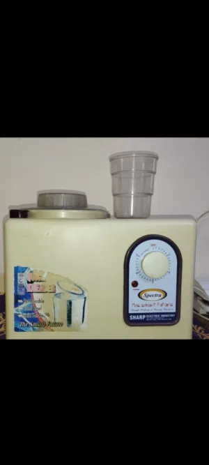 Dough kneading machine