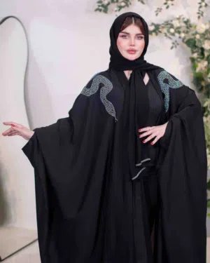 عباية اماراتية حية الألوان المتوفرة اسود فضي وأسود وذهبي واسودّ سادة تلبس من وزن 50 حتى 120 فري سايز