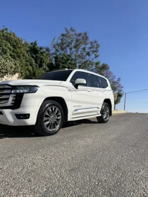 Toyota Land Cruiser 3500cc Twin Turbo 37,000km Only Model 2022