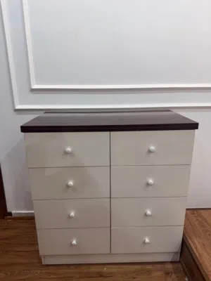 طاولة تخزين المعدات والادوات للمحلات