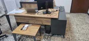 مكتب مديري موديرن راقي جداً وبحالة ممتازة (شبه جديد)