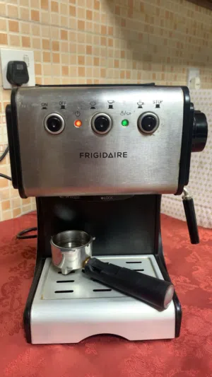 ماكينه قهوه اسبرسو من نوع FRIGIDAIRE