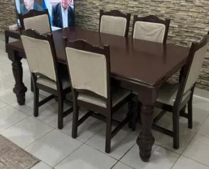 للبيع طاولة طعام خشب مع 6 كراسي بحالة ممتازة