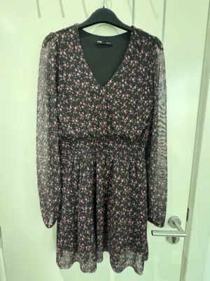 Beautiful dress! Comfortable and elegant!