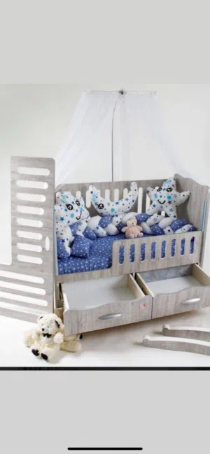 سرير طفل للبيع