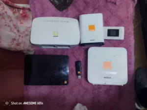 يوجد للبيع أكثر من نوع راوتر الي موجدين بصورة