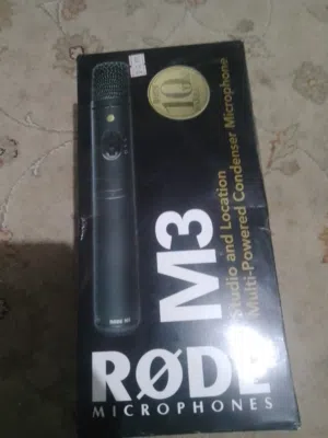 هذا ميكروفون رود M3 (Rode M3) وهو ميكروفون مكثف متعدد الاستخدامات.   ￼Trew Audio  الاستخدام: مصمم لل