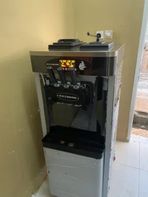 مكينه اسكريم شبه جديد