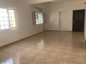شقة واسعة للايجار بمساحة 200م2 بحي النور بالمعبيلة الجنوبية