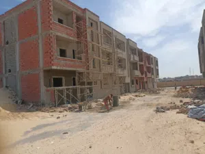 شقق نص تشطيب تشطيب جديد تلات طوابق  زوز ديار مربوعه زوز حمامات صاله كوجينه شارع واسع 14متر