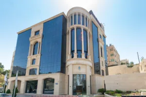مساحة مكتبية خاصة متكاملة الخدمات لك ولفريق عملك في AMMAN, Armada Tower