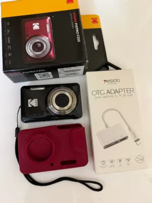 Kodak PIXPRO FZ55 Digital Camera 16MP + Accessories (Like New)