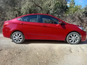 هيونداي-اكسنت-2013-فتحة-سقف-محرك-1600-للبيع