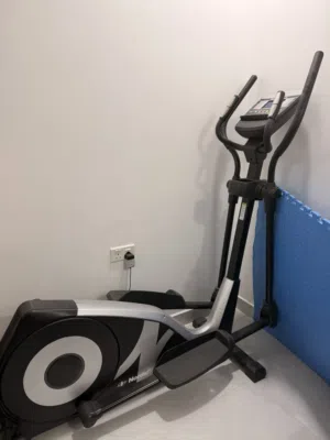 Elliptical for sale excellent condition جهاز البتيكال كبير للبيع حاله ممتازة