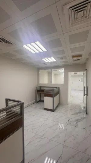 مكتب 120م بمساحه مفتوحه للايجار في 18 نوفمبر العذيبه/ Office Open Space For Rent In 18 Novembr