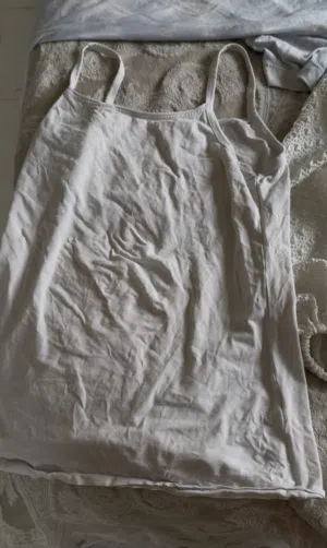 ملابس نسائية مستعملة بحالة ممتازة