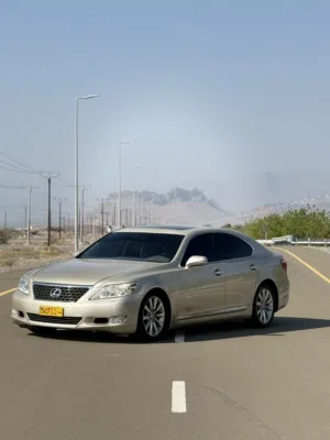 Used Lexus LS in Al Dakhiliya
