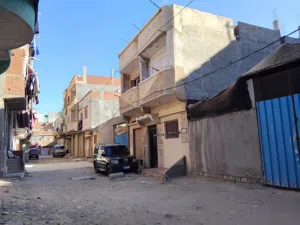 يوجد منزل لي البيع مساحة 132متر كامل عدادات سوبر لوكس شقتين في ارضي الدور اول علوي لي تواصل.  ابيس