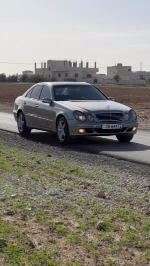 مرسيدس E200 2003