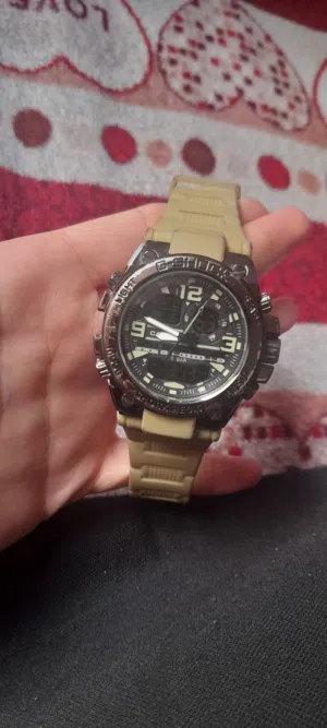 ساعة جي شوك مستعملة بحالة ممتازة جودة عالية خدوش بالهيكل غير واضحة الا بالتدقيق،  لعشاق الجودة فقط