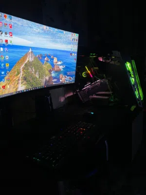 Pc وشاشة وغراضهن للبيع كل شي موضح تحت