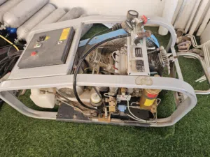 للبيع ضاغط هواء ألماني BAUER Mariner 200