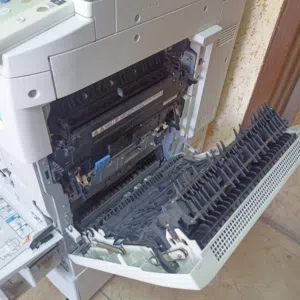 ماكنه تصوير ريكو mpc 2051سرعه 20 صوره بالدقيقه تصوير