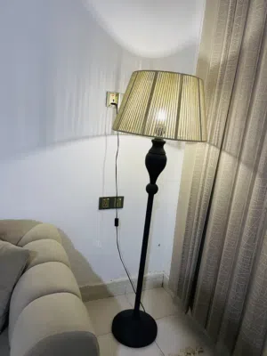تيبلام مصباح أرضي (أباجور) كلاسيك بتصميم عصري وأنيق