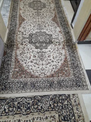 سجادة. 4×3وممر 4متر ×1 شبة جدد. نظاف. استعمال. اقل من شهرين