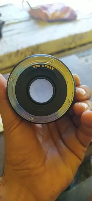 عدسة كانون 50mm - 1.8