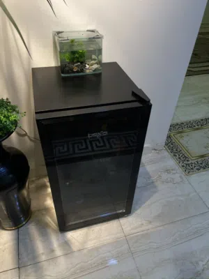 ثلاجه عارضه للبيع