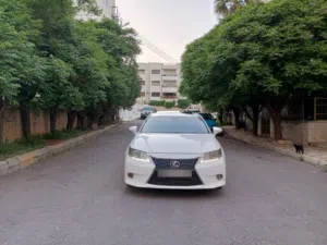 لكزس ES300 موديل 2013 بسعر مغري