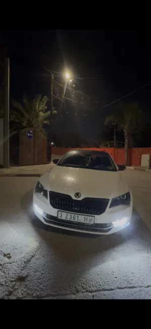 سكودا سوبيرب لون ابيض 190 حصان