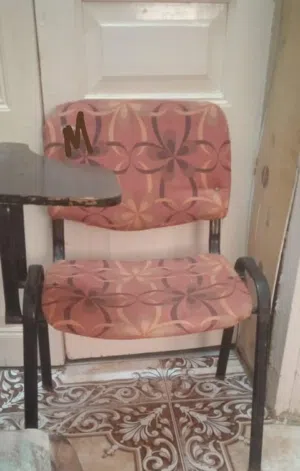 كرسي حديد بيد للسنتر